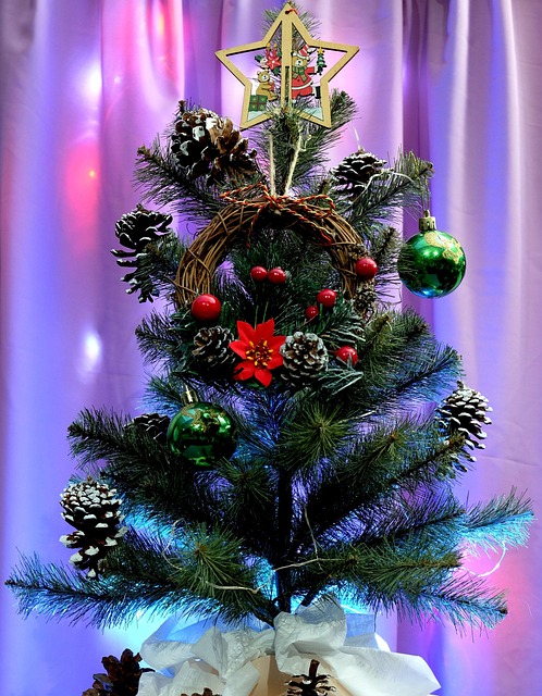 christmas-tree Festive-Christmas-Tree